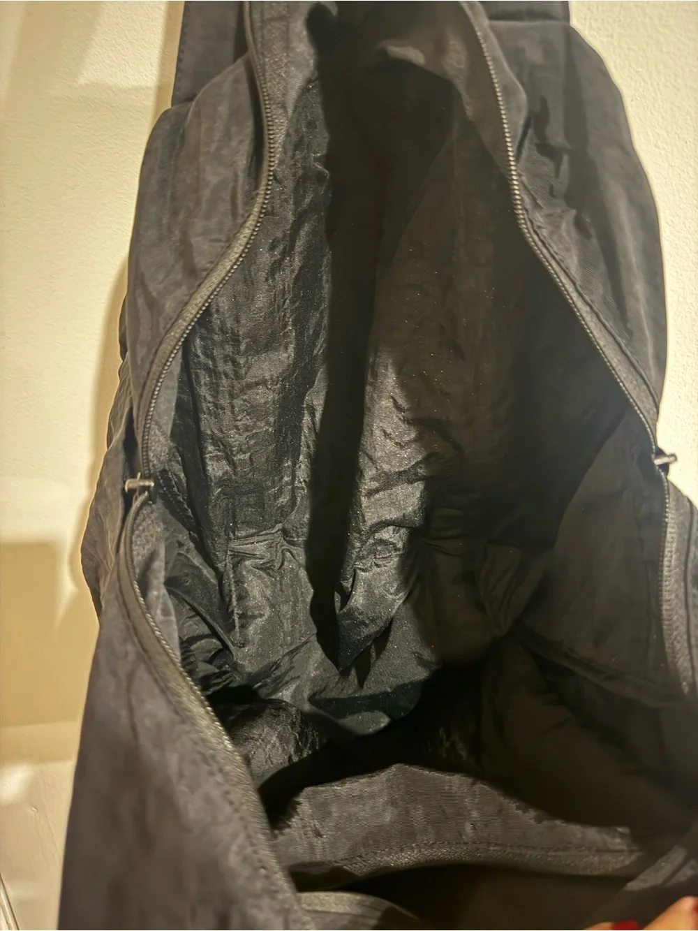 BAGGU exterior airplane
